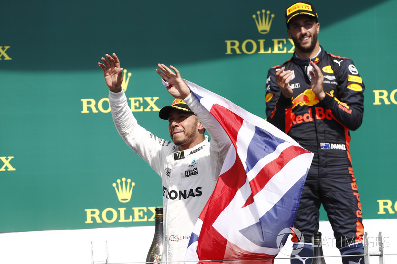 Podium: ganador, Lewis Hamilton, Mercedes AMG F1, tercero, Daniel Ricciardo, Red Bull Racing