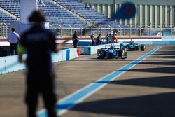 Sébastien Buemi, Renault e.Dams, and Nelson Piquet Jr., NEXTEV TCR Formula E Team, in the pits