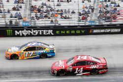 Clint Bowyer, Stewart-Haas Racing Ford Ricky Stenhouse Jr., Roush Fenway Racing Ford