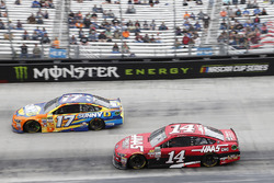 Clint Bowyer, Stewart-Haas Racing Ford Ricky Stenhouse Jr., Roush Fenway Racing Ford