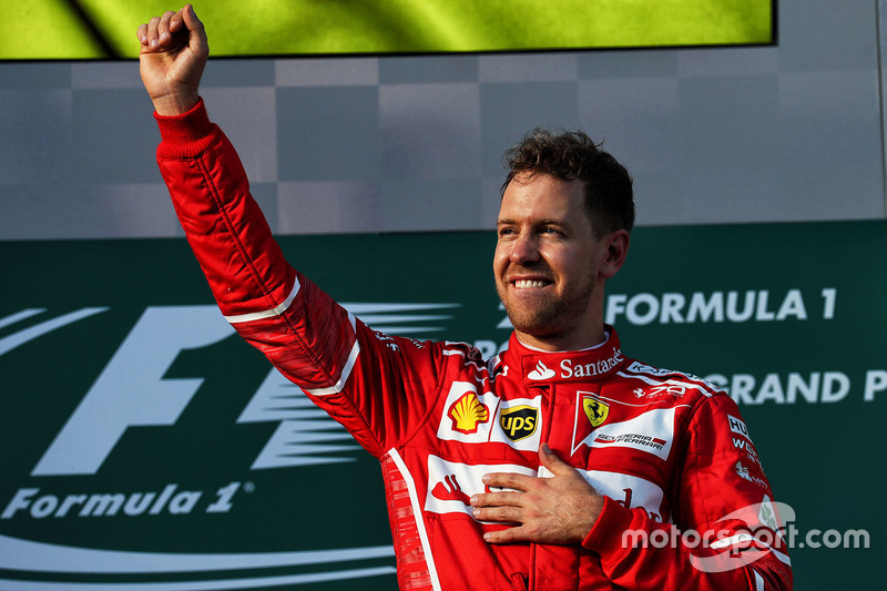 Mas tudo começou diferente. Na abertura do campeonato, na Austrália, Vettel venceu e disparou na frente – era a primeira vez que o alemão liderava um campeonato com a Scuderia.