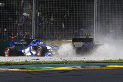 Marcus Ericsson, Sauber C36, and Kevin Magnussen, Haas F1 Team VF-17, collide