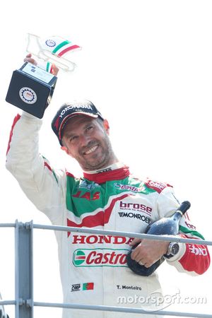 Podio: Tiago Monteiro, Honda Racing Team JAS, Honda Civic WTCC