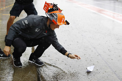 Stoffel Vandoorne, McLaren, with a paper boat in the pit lane