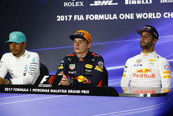 Tweede plaats Lewis Hamilton, Mercedes AMG F1, Max Verstappen, Red Bull Racing, racewinnaar, derde p