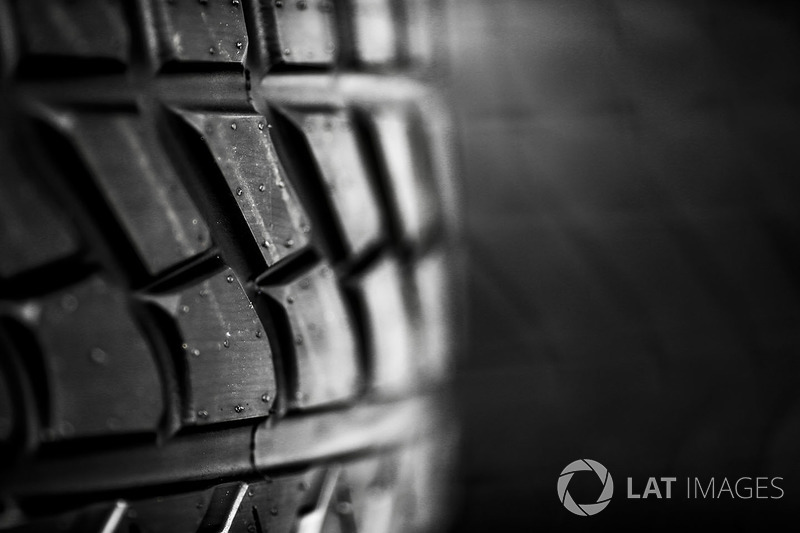 Pirelli yağmur lastiği