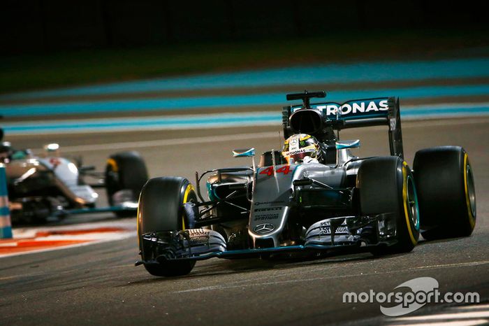 Lewis Hamilton, Mercedes AMG F1 W07 Hybrid lidera a Nico Rosberg, Mercedes AMG F1 W07 Hybrid