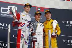Winnaar Nyck De Vries, ART Grand Prix, tweede Jake Dennis, Arden International en derde Jack Aitken,