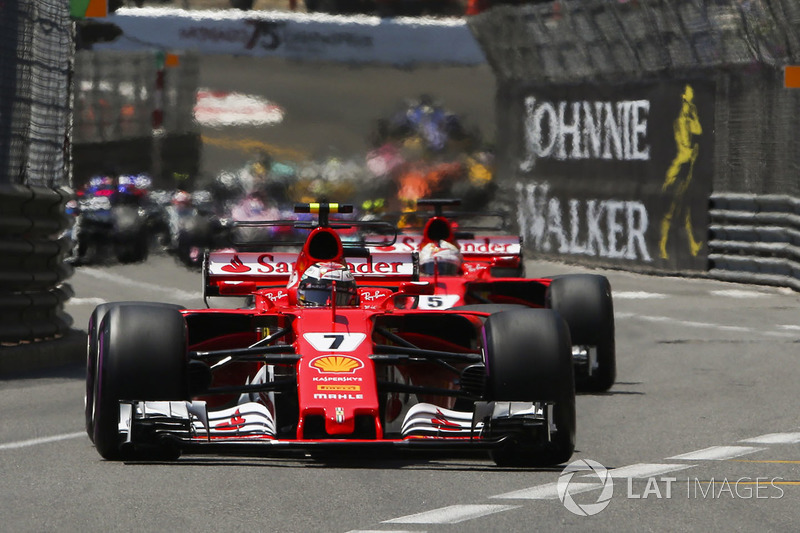Kimi Raikkonen, Ferrari SF70H, Sebastian Vettel, Ferrari SF70H