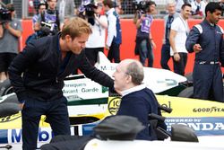 Nico Rosberg talks to Sir Frank Williams