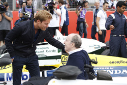 Nico Rosberg talks to Sir Frank Williams