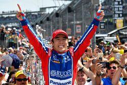 Ganador Takuma Sato, Andretti Autosport Honda celebra