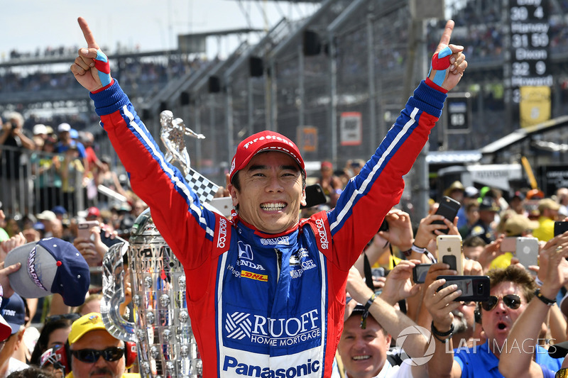 Winner Takuma Sato, Andretti Autosport Honda celebrates