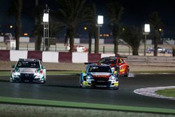 Tom Chilton, Sébastien Loeb Racing, Citroën C-Elysée WTCC and Rob Huff, Honda Racing Team JAS, Honda Civic WTCC