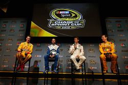 Joey Logano, Jimmie Johnson, Carl Edwards y Kyle Busch