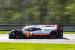 #2 Porsche Team Porsche 919 Hybrid: Timo Bernhard, Earl Bamber, Brendon Hartley