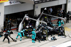 Lewis Hamilton, Mercedes AMG F1 W07 Hybrid makes a pit stop
