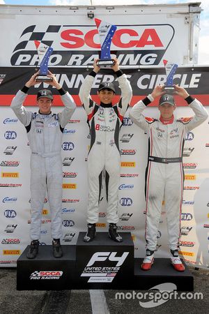 Podium: ganador, Cameron Das, segundo, Kyle Kirkwood, tercerp, Moises de la Vara