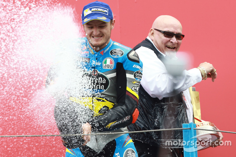 Podio: il vincitore della gara Jack Miller, Marc VDS Racing Honda festeggia con lo champagne