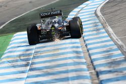 Nico Hulkenberg, Sahara Force India F1 VJM09 sends sparks flying