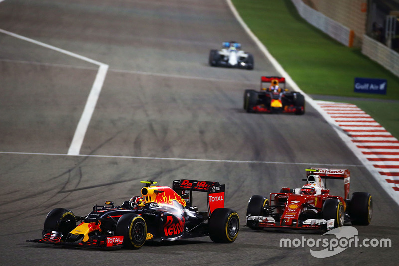 Daniil Kvyat, Red Bull Racing RB12 and Kimi Raikkonen, Ferrari SF16-H