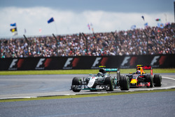 Nico Rosberg, Mercedes AMG F1 W07 Hybrid and Max Verstappen, Red Bull Racing RB12