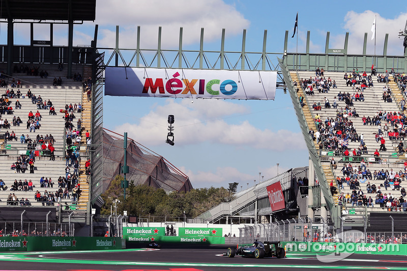 El W07 en el Foro Sol del Autódromo Hermanos Rodríguez