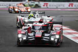 #8 Audi Sport Team Joest Audi R18 e-tron quattro: Lucas di Grassi, Loic Duval, Oliver Jarvis