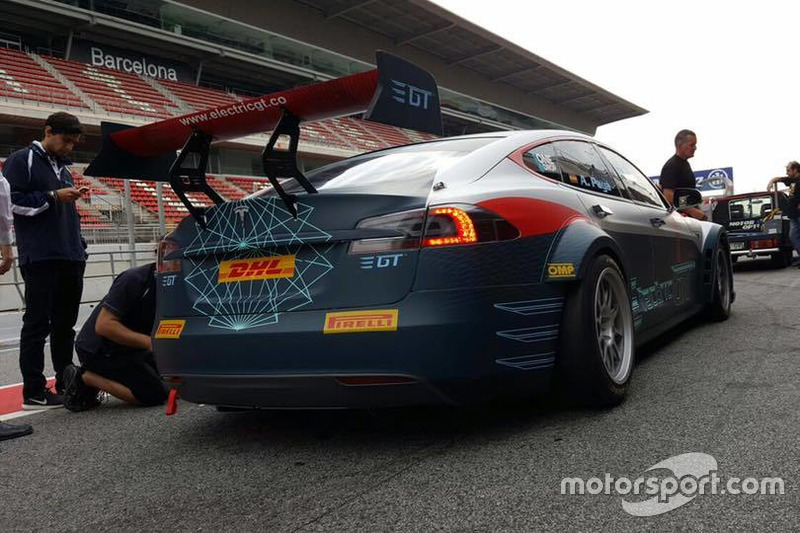 El Tesla Model S P85 en Montmeló