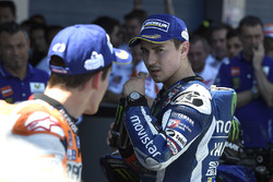 Segundo, Jorge Lorenzo, Yamaha Factory Racing y tercero Marc Márquez, Repsol Honda Team en el parc f