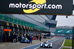Motorsport.com-Logo in der Boxengasse
