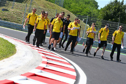 Jolyon Palmer, Renault Sport F1 Team, Kevin Magnussen, Renault Sport F1 Team and Esteban Ocon, Renault Sport F1 Team Test Driver walk the circuit with the team
