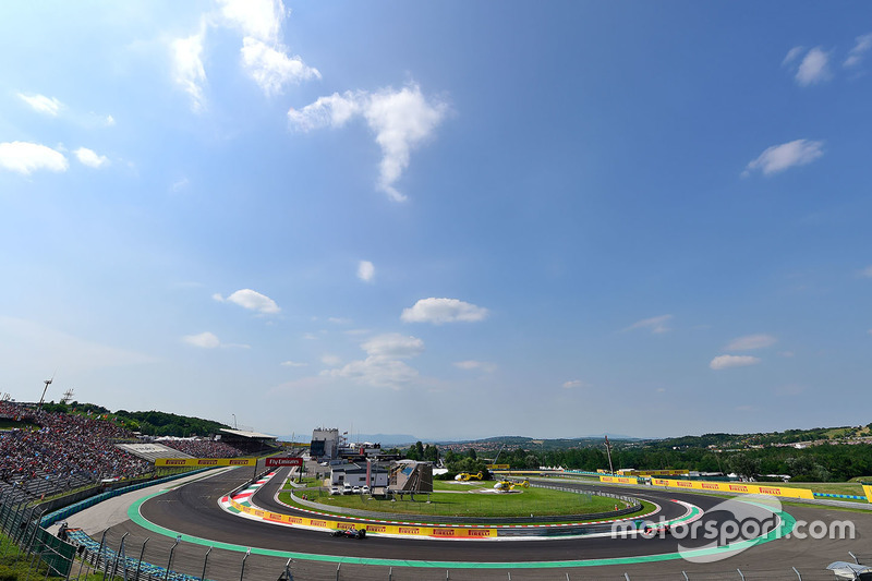 Deve fazer calor em Hungaroring durante o fim de semana. A previsão indica sol e com nuvens para as atividades, com temperatura máxima de 32º C.