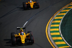 Jolyon Palmer, Renault Sport F1 Team RS16 leads team mate Kevin Magnussen, Renault Sport F1 Team RS1