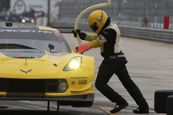 Pitstop for #4 Corvette Racing Chevrolet Corvette C7.R: Oliver Gavin, Tommy Milner, Marcel Fässler