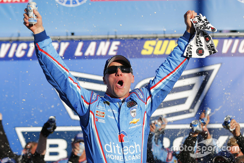 Race winner Kevin Harvick, Stewart-Haas Chevrolet