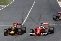 Daniel Ricciardo, Red Bull Racing and Sebastian Vettel, Scuderia Ferrari