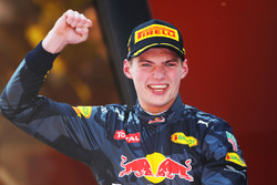 Winnaar Max Verstappen, Red Bull Racing viert op het podium