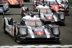 #1 Porsche Team Porsche 919 Hybrid and #2 Porsche Team Porsche 919 Hybrid