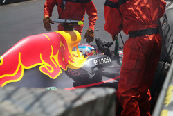Max Verstappen, Red Bull Racing RB12 crash