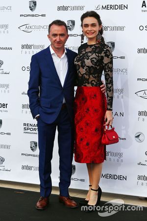 Paddy Lowe, Mercedes AMG F1, mit Ehefrau Anna Danshina bei der Amber Lounge Fashion Show