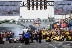 Mikhail Aleshin, Schmidt Peterson Motorsports Honda, Helio Castroneves, Team Penske Chevrolet