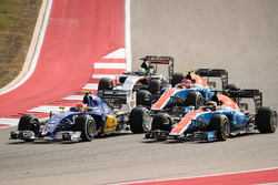 Felipe Nasr, Sauber C35 leads Pascal Wehrlein, Manor Racing MRT05; Esteban Ocon, Manor Racing MRT05