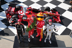Podium: winner Scott Dixon, Chip Ganassi Racing Chevrolet, second place Josef Newgarden, Ed Carpenter Racing Chevrolet, third place Helio Castroneves, Team Penske Chevrolet