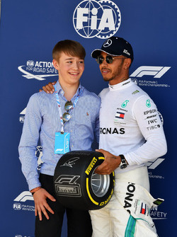 Lewis Hamilton, Mercedes-AMG F1 receives the Pirelli Pole Position Award from Billy Monger