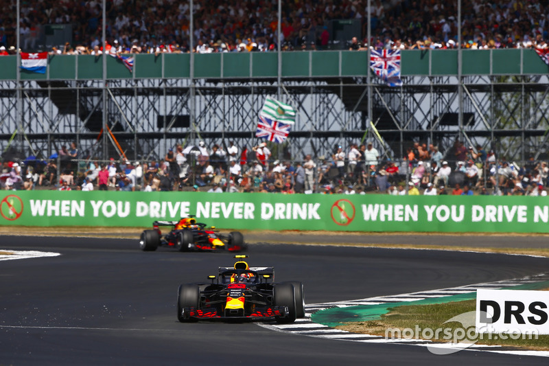 Max Verstappen, Red Bull Racing RB14, y Daniel Ricciardo, Red Bull Racing RB14