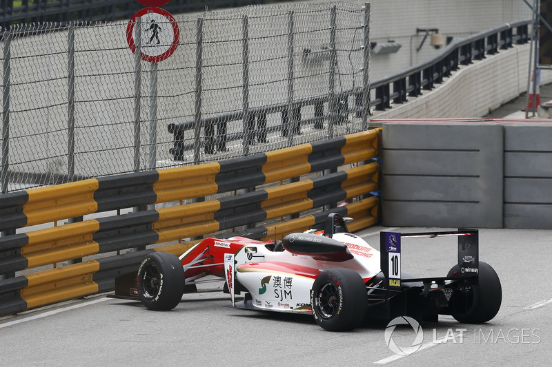 Mick Schumacher, SJM Theodore Racing by Prema, Dallara Mercedes miss the Lisboa corner