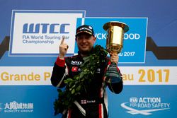 Podium: Race winner Rob Huff, All-Inkl Motorsport, Citroën C-Elysée WTCC