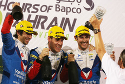 Podio LMP2: al primo posto Julien Canal, Nicolas Prost, Bruno Senna, Vaillante Rebellion