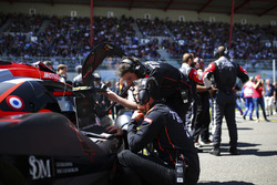 Mechanics and engineers at work on the grid